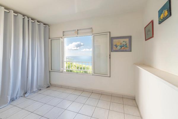 LES TROIS-ÎLETS – T3 vue baie de Fort-de-France – Parking