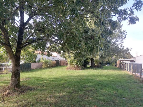 Terrain Moutiers Les Mauxfaits 690 m2