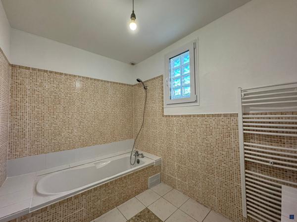 MAISON plain-pied 4 chambres centre de Médis