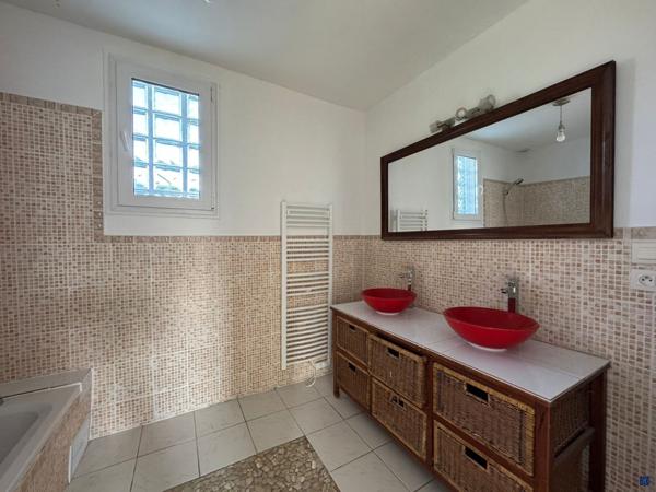 MAISON plain-pied 4 chambres centre de Médis