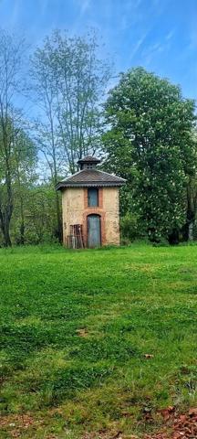 Vente                                                      Maison
                        
                     6 pièces                      160 m2                     à Castres