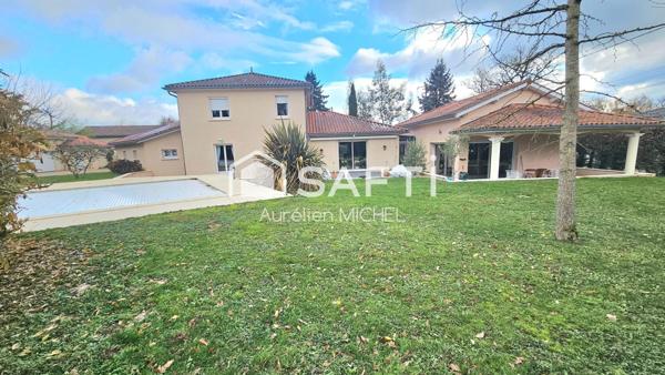 Grande maison familiale 236 m² avec piscine – Calme absolu – À 30 km de Lyon