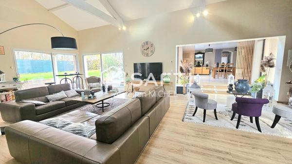 Grande maison familiale 236 m² avec piscine – Calme absolu – À 30 km de Lyon