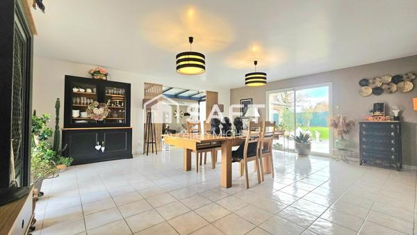 Grande maison familiale 236 m² avec piscine – Calme absolu – À 30 km de Lyon