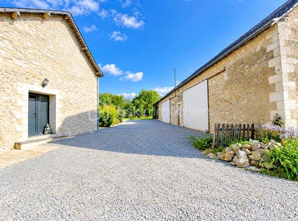 Propriété de charme – Authentique longère rénovée, volumes d’exception et potentiel remarquable

244 m² habitables • Dépendances • Piscine chauffée • Environnement bucolique

L’élégance de l’ancien, sublimée par une rénovation de qualité

À l’abri des regards, dans un environnement préservé où règnent calme et sérénité, se dévoile cette remarquable propriété de caractère, issue de la rénovation soignée d’une ancienne ferme longère.

Ici, le charme opère dès les premiers instants. La noblesse des matériaux anciens, les volumes généreux et la qualité des aménagements composent un ensemble harmonieux, où l’authenticité du bâti dialogue avec le confort d’une vie contemporaine.

Développant actuellement 244 m² habitables, la propriété bénéficie également d’un ensemble de dépendances et de volumes complémentaires offrant un potentiel d’évolution particulièrement séduisant.

Une adresse idéale pour les amoureux de belles demeures, en quête d’un lieu de vie singulier, d’une résidence secondaire de caractère ou d’un projet familial aux multiples possibilités.

Une maison de caractère, entre histoire et raffinement

L’habitation d’origine a su préserver son âme et les témoignages de son passé, tout en bénéficiant d’un très bel état général.

Au rez-de-chaussée, la cuisine indépendante conjugue fonctionnalité et convivialité. Spacieuse, elle invite naturellement aux repas partagés et aux moments de vie en famille.

Dans son prolongement, le salon-bibliothèque séduit par son atmosphère chaleureuse et intemporelle. Son carrelage d’origine, soigneusement préservé, apporte une véritable signature esthétique à cette pièce pleine de charme.

Un authentique escalier de meunier, témoin du passé de la propriété, vient compléter cette ambiance unique et rappelle toute la richesse architecturale de cette ancienne ferme.

Ce niveau propose également :

Une chambre.
Un espace dressing.
Un bureau avec raccordement à la fibre optique, idéal pour le télétravail.
Une salle d’eau.

À l’étage, l’espace nuit se compose de trois chambres, ainsi que d’une salle d’eau et de WC, dans un état irréprochable.

L’ensemble offre une distribution familiale équilibrée, propice à une vie confortable et paisible.

Un potentiel d’agrandissement exceptionnel

L’un des atouts majeurs de cette propriété réside dans ses espaces annexes, offrant de nombreuses perspectives d’aménagement.

Attenante à la maison principale, une ancienne dépendance a fait l’objet d’une réhabilitation complète, donnant naissance à environ 110 m² entièrement neufs, de plain-pied.

Un volume particulièrement intéressant, qui pourra répondre à de nombreux projets : espace de vie indépendant, suite parentale, activité professionnelle, réception ou logement complémentaire.

Au-dessus, un vaste grenier sur dalle béton offre encore près de 100 m² au sol, permettant d’imaginer un aménagement personnalisé selon les envies et les besoins de ses futurs propriétaires.

La propriété dispose également d’un dernier volume d’environ 90 m² à réhabiliter, dont la destination habitable est d’ores et déjà acquise.

Un ensemble rare, qui laisse entrevoir un potentiel d’évolution considérable, tout en conservant l’âme et l’identité de la propriété.

Des extérieurs dessinés comme un véritable art de vivre

À l’extérieur, la propriété révèle un cadre de vie d’une grande qualité.

Les jardins, soigneusement pensés et aménagés par un paysagiste, offrent une succession d’espaces harmonieux où la nature trouve toute sa place.

La piscine constitue une véritable invitation à la détente. Chauffée par pompe à chaleur et équipée d’un tapis motorisé de couverture, elle s’intègre avec élégance dans cet environnement verdoyant.

Au fond du jardin, un joli verger bio prolonge la propriété. Une partie prairie, actuellement dédiée à l’éco-pâturage, apporte une dimension champêtre et authentique à l’ensemble.

Un puits fonctionnel vient compléter les prestations extérieures.

Ici, chaque espace a été conçu pour profiter pleinement des beaux jours, recevoir, se ressourcer ou simplement savourer le calme d’un environnement préservé.

Des dépendances aux multiples possibilités

La propriété bénéficie d’un ensemble de bâtiments annexes qui renforcent encore son caractère et son potentiel :

Un vaste préau permettant d’abriter deux véhicules et de disposer d’un espace de stockage.
Une grange.
Des anciennes soues.
Plusieurs espaces de rangement et de stockage.
Un volume complémentaire d’environ 90 m² à réhabiliter, avec destination habitable acquise.

Ces dépendances offrent une véritable liberté d’usage et pourront accompagner les projets les plus variés : espaces de réception, atelier, stockage, hébergement complémentaire ou développement d’une activité.

Des prestations pensées pour le confort

La propriété bénéficie d’équipements qui conjuguent confort, efficacité et sérénité :

Pompe à chaleur installée en 2017, révisée annuellement.
Poêle à granulés programmable.
Menuiseries aluminium double vitrage.
Assainissement autonome neuf et conforme.
Fibre optique.
Piscine chauffée par pompe à chaleur avec couverture motorisée.
Une propriété rare, pour une vie choisie

Cette ancienne ferme longère offre une qualité de vie particulièrement recherchée : le charme d’une demeure ancienne, la générosité de ses volumes, la richesse de ses dépendances et la douceur d’un environnement rural soigneusement préservé.

Sa vue dégagée, ses jardins paysagers, sa piscine et ses nombreuses possibilités d’évolution en font une propriété aussi séduisante en résidence principale qu’en maison secondaire.

Un lieu de vie authentique et élégant, où chaque détail raconte une histoire et où l’avenir reste à imaginer.

Une propriété de caractère à découvrir sans tarder, pour apprécier pleinement la qualité de sa rénovation, la beauté de ses extérieurs et l’exceptionnel potentiel de cet ensemble.

Dossier complet et visite sur rendez-vous.