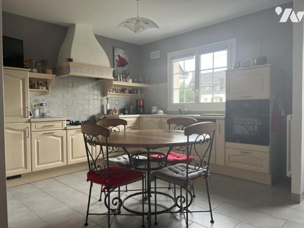 INZINZAC LOCHRIST proche bourg maison de type 7 en parfait état sur 471 M² de terrain