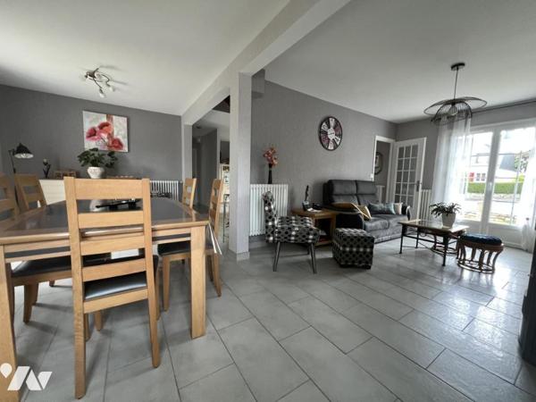 INZINZAC LOCHRIST proche bourg maison de type 7 en parfait état sur 471 M² de terrain