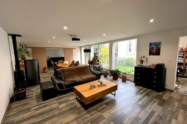 Maison
                                                                                                                                                                                                                                                                                                                        9 pièce(s)                                                                                                                                                                                                          5 chambre(s)                                                                                                                                                                                                          212  m²