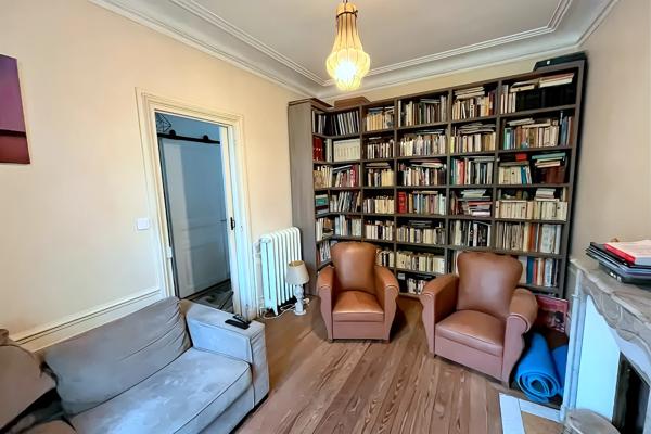 Maison
                                                                                                                                                                                                                                                                                                                        9 pièce(s)                                                                                                                                                                                                          5 chambre(s)                                                                                                                                                                                                          212  m²