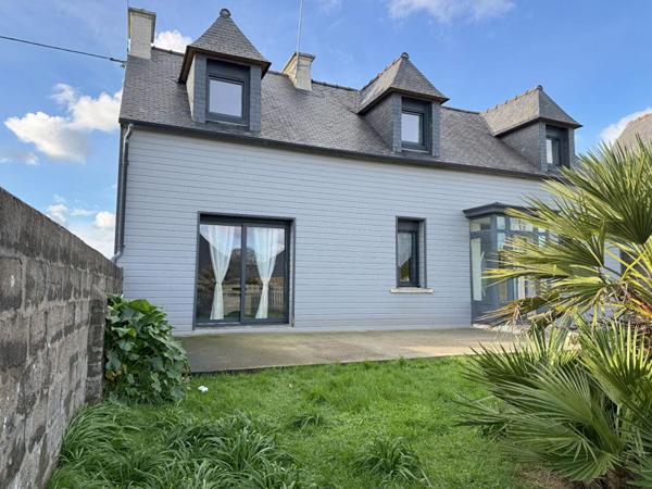 Exclusivité : Maison rénovée ,6 pièces , 3 chambres , Suite parentale , Plain-pied possible , Jardin , Garage , Dépendances Pleubian ,Proche mer et commerces