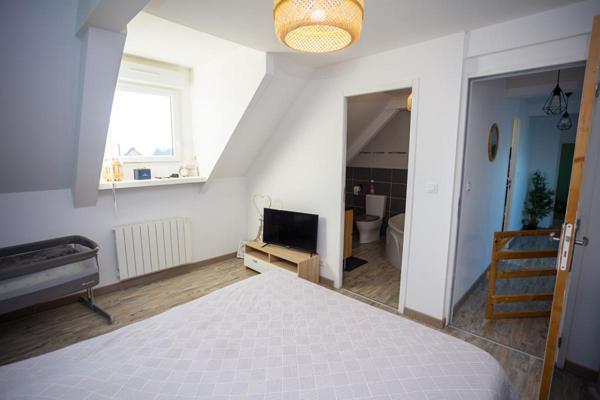 Exclusivité : Maison rénovée ,6 pièces , 3 chambres , Suite parentale , Plain-pied possible , Jardin , Garage , Dépendances Pleubian ,Proche mer et commerces