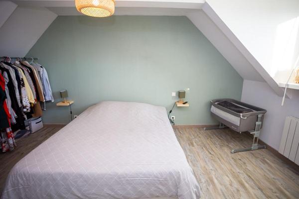 Exclusivité : Maison rénovée ,6 pièces , 3 chambres , Suite parentale , Plain-pied possible , Jardin , Garage , Dépendances Pleubian ,Proche mer et commerces