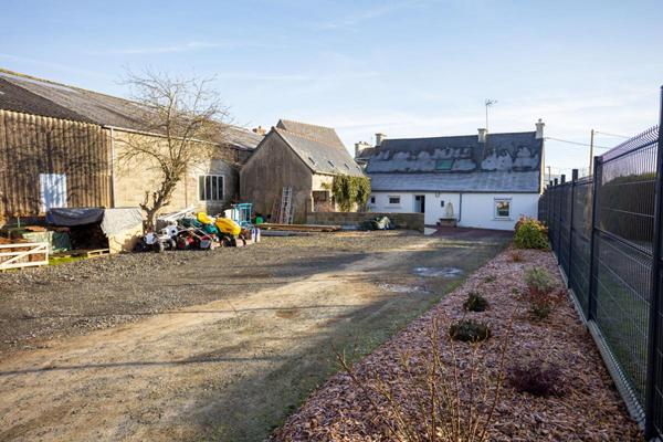 Exclusivité : Maison rénovée ,6 pièces , 3 chambres , Suite parentale , Plain-pied possible , Jardin , Garage , Dépendances Pleubian ,Proche mer et commerces
