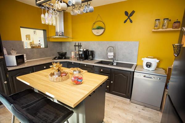 Exclusivité : Maison rénovée ,6 pièces , 3 chambres , Suite parentale , Plain-pied possible , Jardin , Garage , Dépendances Pleubian ,Proche mer et commerces