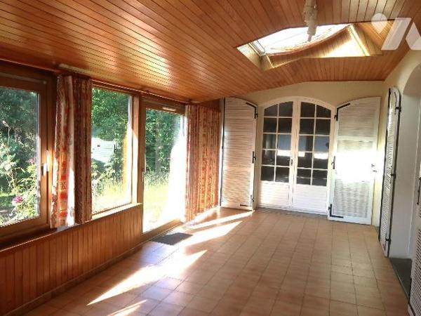 PAVILLON en BORDURE DU CLAIN, sur terrain de 1.839m2, se composant de :
- en rez-de-sol : gara...