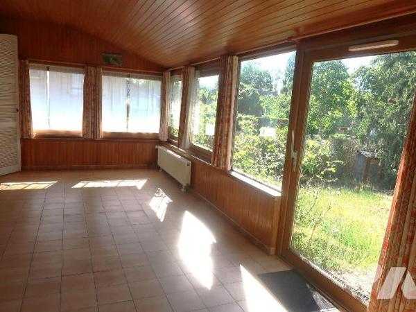 PAVILLON en BORDURE DU CLAIN, sur terrain de 1.839m2, se composant de :
- en rez-de-sol : gara...