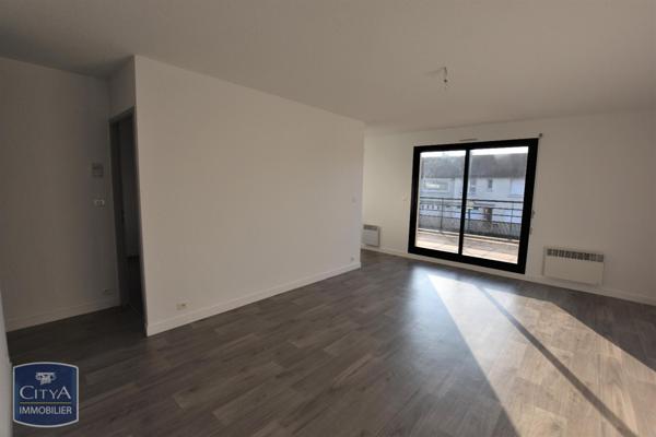 Appartement à louer 3 pièces 62.36m² Cholet (49300)