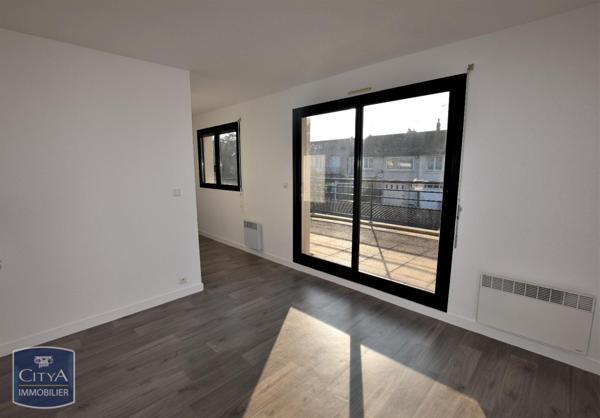 Appartement à louer 3 pièces 62.36m² Cholet (49300)