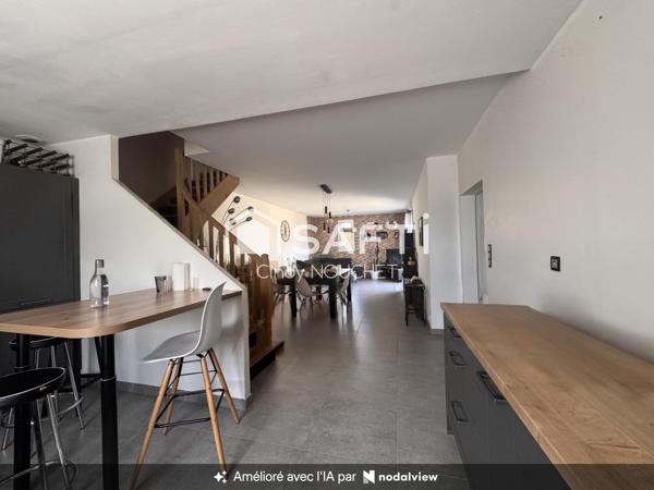 Maison familiale avec jardin à Parigné-l'évêque.