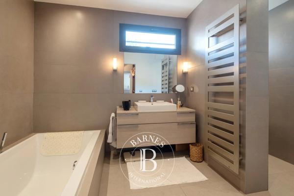 Charbonnières-les-Bains, Maison 6 Chambres -  199 m² à vendre