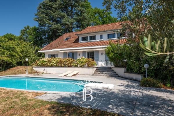 Charbonnières-les-Bains, Maison 6 Chambres -  199 m² à vendre