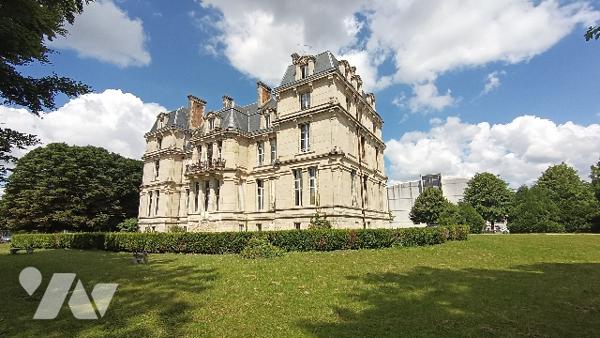 CHALONS EN CHAMPAGNE - Château JACQUESSON Avenue de Paris
