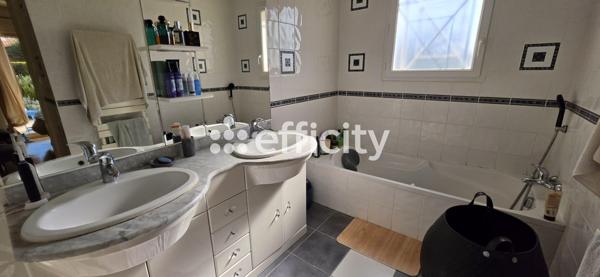Maison
         6 pièces
        - 115 m² Exclusivité 296 700 €*