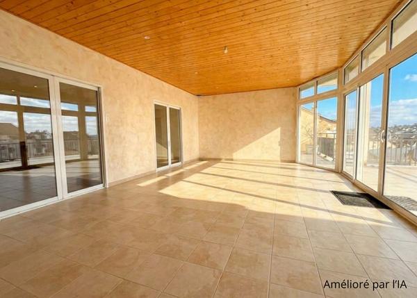 Spacieux appartement 3 chambres avec véranda, terrasse, garage et ascenseur ? Centre-ville de Château-Gontier , Chateau gontier sur mayenne