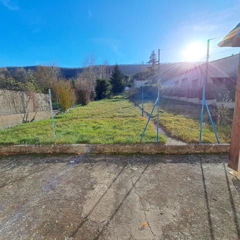 A VENDRE MAISON AU CALME / 2 JARDINS / 2 GARAGES