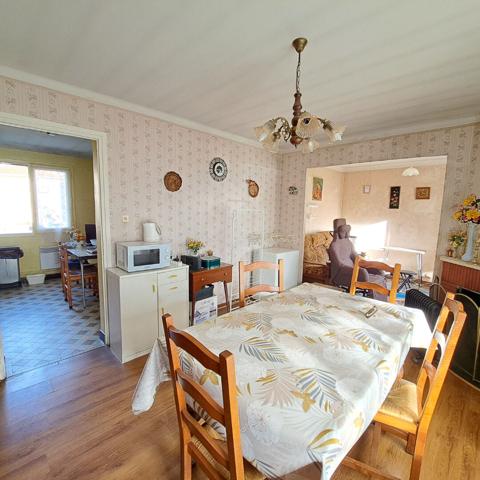 A VENDRE MAISON AU CALME / 2 JARDINS / 2 GARAGES