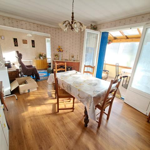 A VENDRE MAISON AU CALME / 2 JARDINS / 2 GARAGES