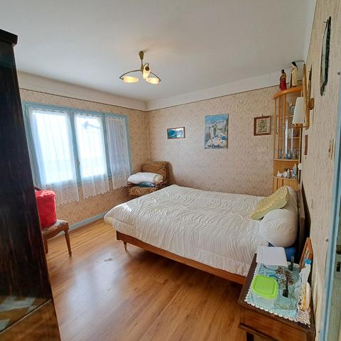 A VENDRE MAISON AU CALME / 2 JARDINS / 2 GARAGES