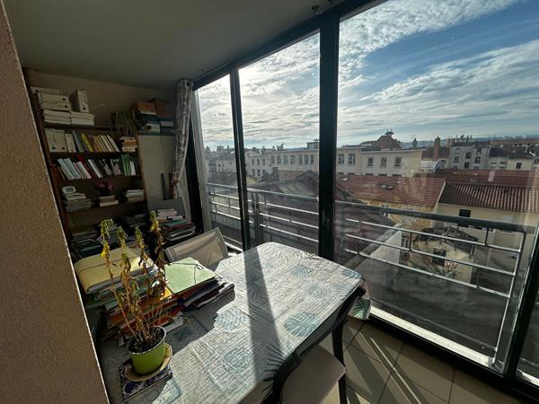 CENTRE VILLE : Prox t10 - T3 - 68m² - Saint-Fons - Commerces -LOGGIA SANS VIS A VIS -GARAGE