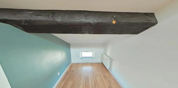 APPARTEMENT T4 A LOUER - LYON 2EME ARRONDISSEMENT Ampere-Ainay 78.31 m 2 1 345 € charges comprises par mois
