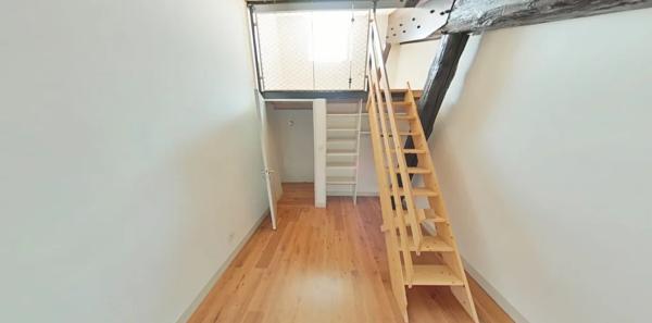 APPARTEMENT T4 A LOUER - LYON 2EME ARRONDISSEMENT Ampere-Ainay 78.31 m 2 1 345 € charges comprises par mois