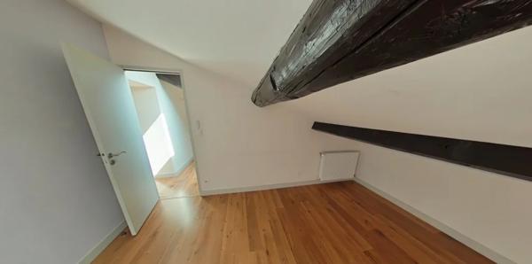 APPARTEMENT T4 A LOUER - LYON 2EME ARRONDISSEMENT Ampere-Ainay 78.31 m 2 1 345 € charges comprises par mois