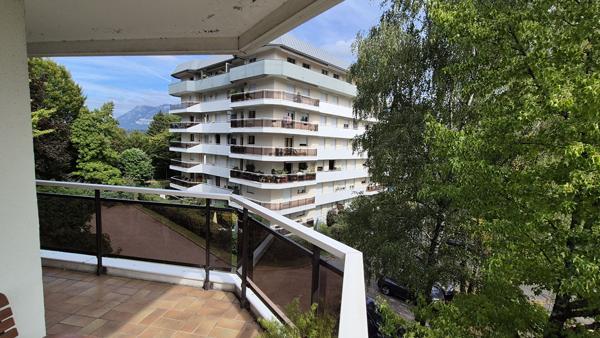 Appartement de 3 pièces très lumineux avec balcon, cave et garage, proche du centre de La Motte-Servolex