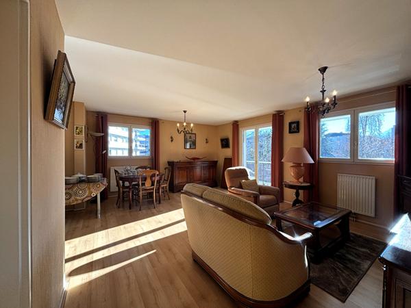 Appartement de 3 pièces très lumineux avec balcon, cave et garage, proche du centre de La Motte-Servolex