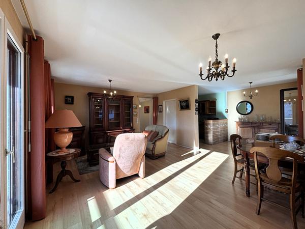 Appartement de 3 pièces très lumineux avec balcon, cave et garage, proche du centre de La Motte-Servolex