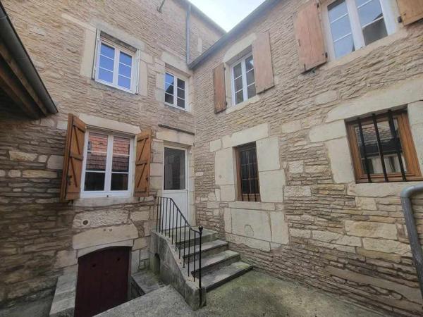 IMMEUBLE IS SUR TILLE 9 Pièces 139 m²