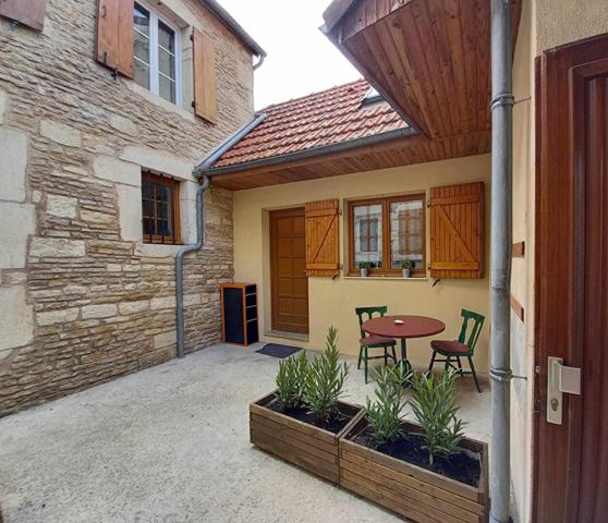 IMMEUBLE IS SUR TILLE 9 Pièces 139 m²