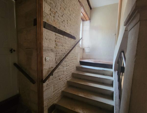 IMMEUBLE IS SUR TILLE 9 Pièces 139 m²