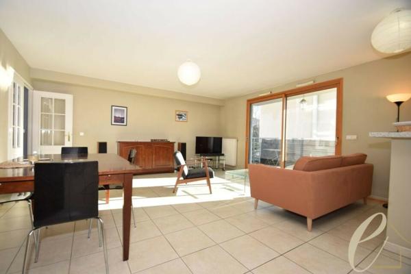 Lyon 8ème rue Volnay – Agréable T4 meublé de 85 m² avec balcon et garage en sous-sol