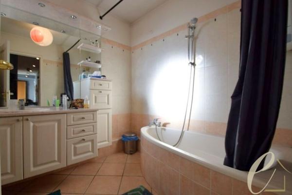 Lyon 8ème rue Volnay – Agréable T4 meublé de 85 m² avec balcon et garage en sous-sol