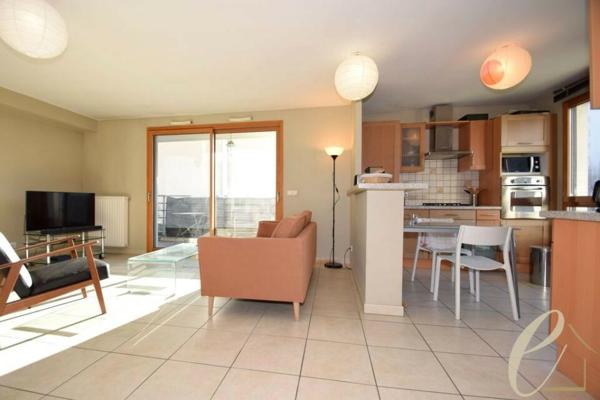 Lyon 8ème rue Volnay – Agréable T4 meublé de 85 m² avec balcon et garage en sous-sol