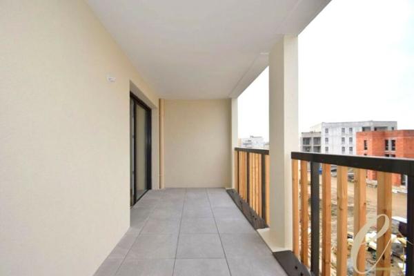 L’ISLE D’ABEAU Av. Henri Bergson – Appartement T3 de 65,20 m² avec balcon de 8,69 m² exposé Ouest et Box fermé en sous-sol