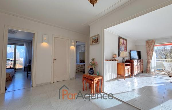 ROYAN CENTRE VILLE APPARTEMENT T5 AVEC APERCU MER