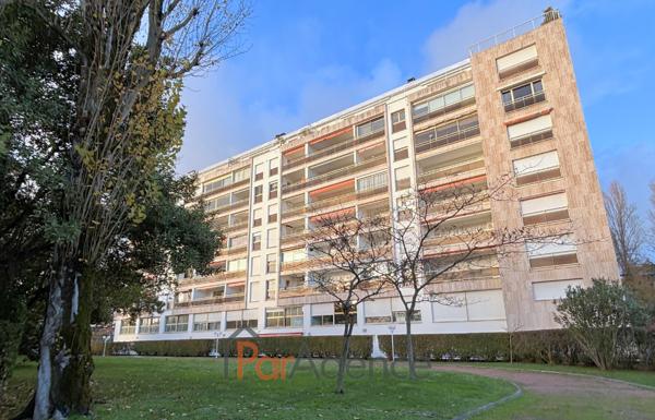 ROYAN CENTRE VILLE APPARTEMENT T5 AVEC APERCU MER