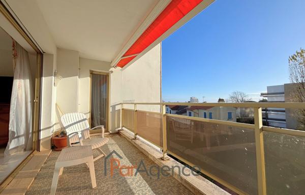 ROYAN CENTRE VILLE APPARTEMENT T5 AVEC APERCU MER