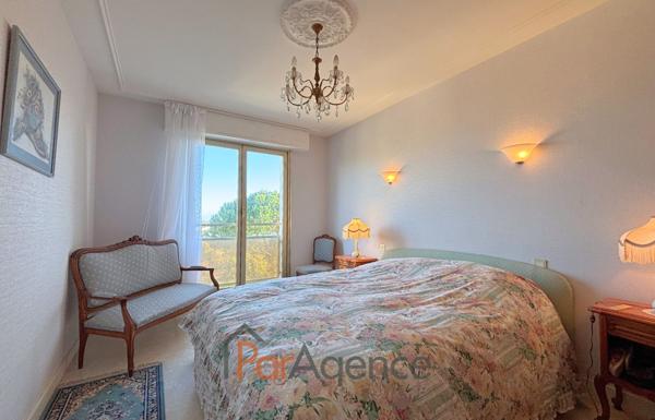 ROYAN CENTRE VILLE APPARTEMENT T5 AVEC APERCU MER